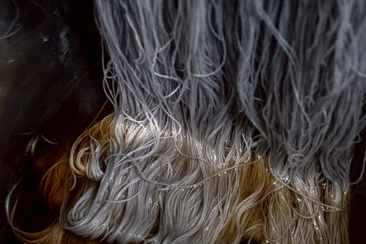 刺し子糸 夜叉五倍子染め 銀鼠 合太